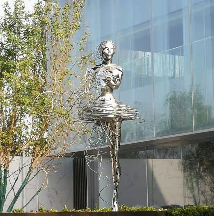 抽象女孩·不锈钢镂空雕塑图片