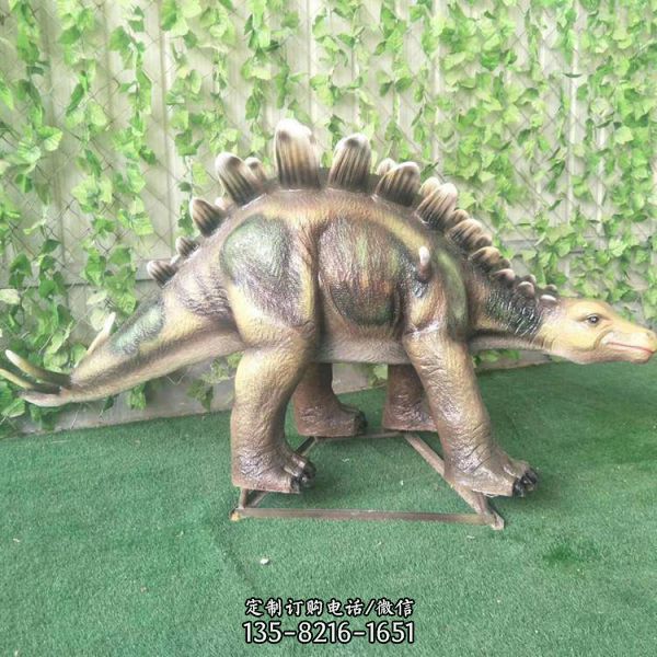 恐龙玻璃钢雕塑是一种仿真动物雕塑，以及放在户外园林…