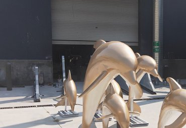 不锈钢园林海豚景观雕塑