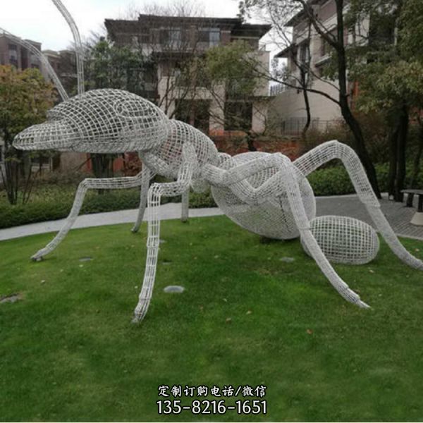 镂空出美丽蚂蚁雕塑
