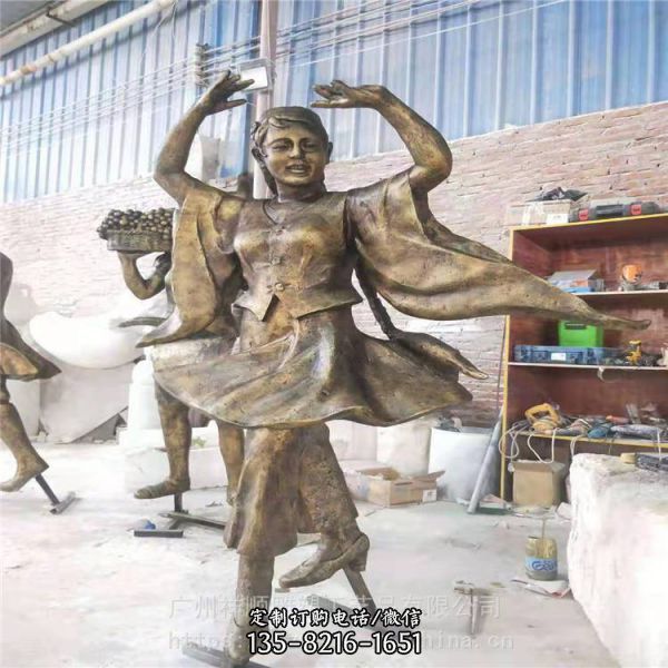 传承跳舞少数民族文化的玻璃钢仿铜户外人物雕塑
