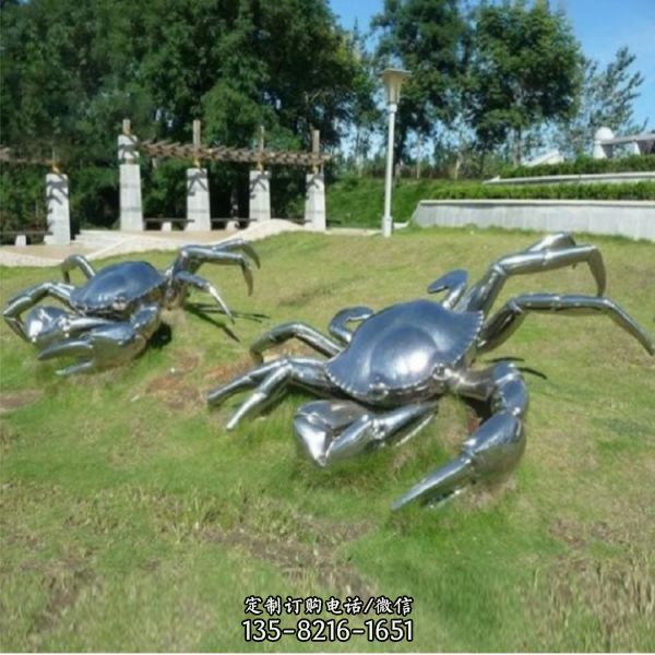 大型镜面不锈钢户外草坪螃蟹雕塑