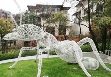 不锈钢镂空创意蚂蚁雕塑  