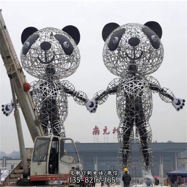 车站广场大型金属拉丝创意反光熊猫雕塑