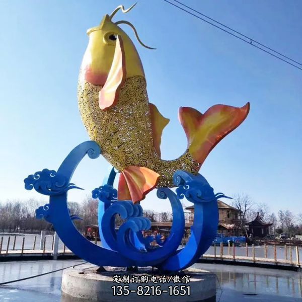 不锈钢鲤鱼雕塑，大型鲤鱼跃水景观雕塑