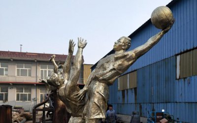 校园篮球梦想：玻璃钢仿铜雕塑