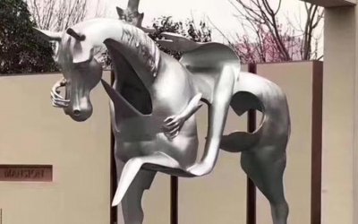 优雅勇敢的马雕塑是一款由专业艺术家设计制造的抽象户…