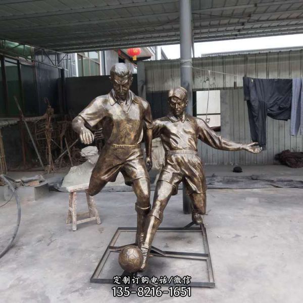 校园操场玻璃钢仿铜踢足球的人物雕塑