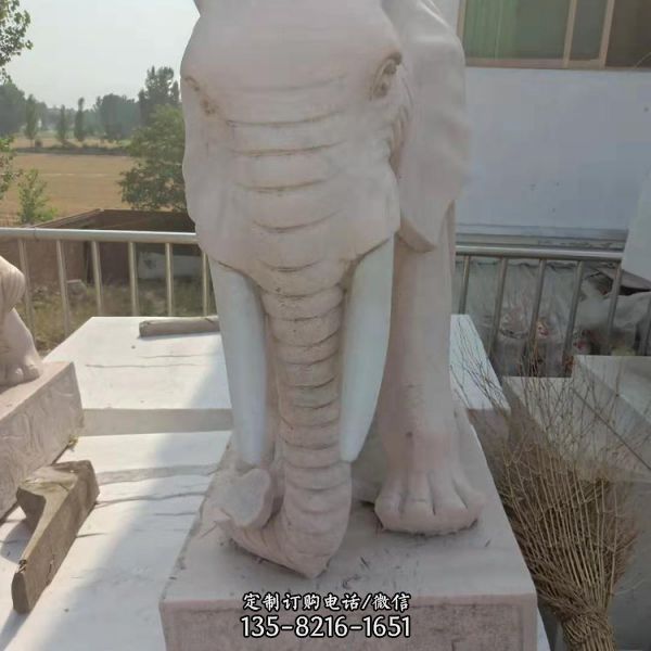 庭院酒店大型晚霞红石雕大象雕塑