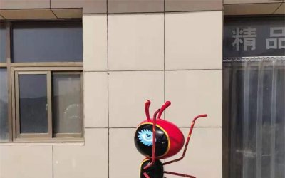 精致美观，展现蚂蚁的可爱之处——不锈钢彩绘蚂蚁雕塑