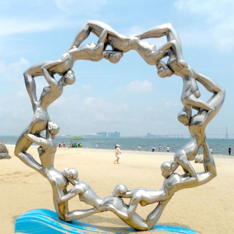 不锈钢圆环人物创意雕塑 图片