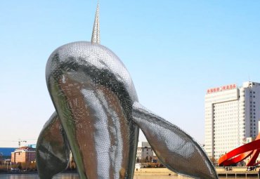 大型不锈钢抽象鲸鱼雕塑 