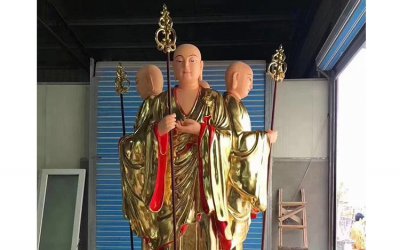 雕刻精美的宗教寺庙玻璃钢三面地藏王雕塑