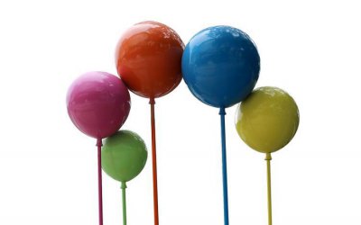 色彩斑斓的玻璃钢气球雕塑