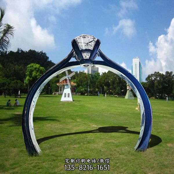 公园爱情主题不锈钢戒指雕塑（2）