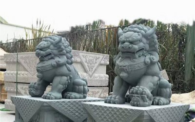 青石狮王雕塑是一种以狮子为主题的户外园林景观雕塑，…