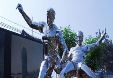 校园勇士不锈钢运动足球人物雕塑