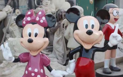 经典卡通：迪士尼公园玻璃钢彩绘米老鼠雕塑