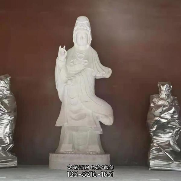 普渡观音是一尊以汉白玉雕刻而成的佛教观音雕像，大小…