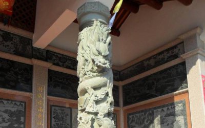 石雕缠龙柱景观文化石柱是中国文化的精粹，其独特的艺…