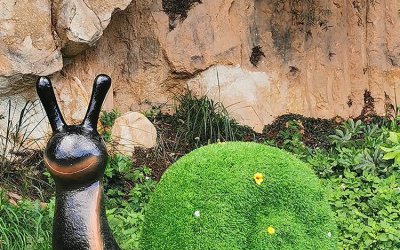生态家园：玻璃钢绿植蜗牛动物摆件雕塑