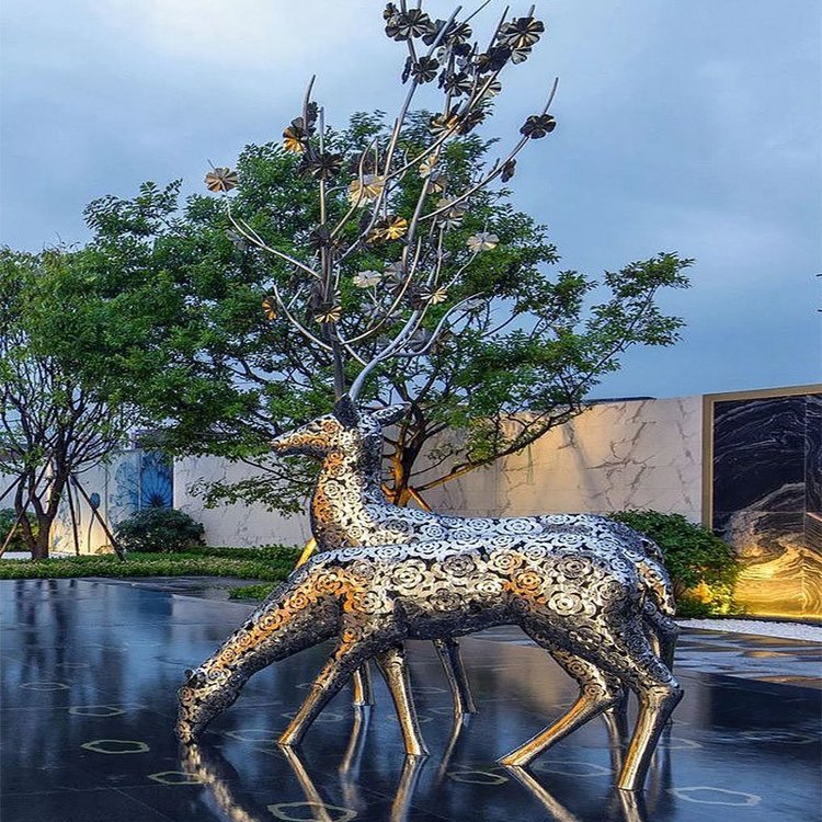 水中梅花鹿--不锈钢镂空创意雕塑 图片