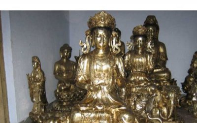 宗教文殊普贤雕塑是一件精美的宗教纪念品，由不锈钢材…