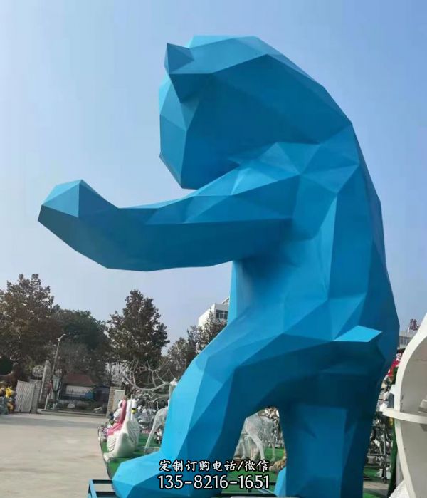 不锈钢熊雕塑是一种具有代表性的大型几何抽象雕塑，它…