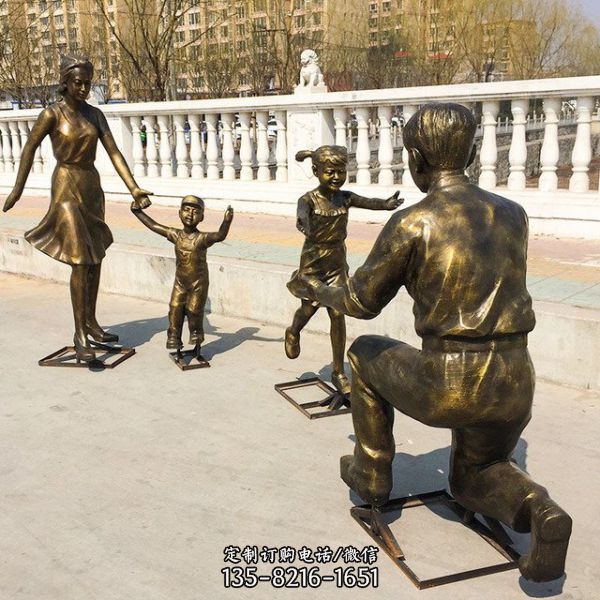 玻璃钢仿铜一家四口人物雕像  步行街广场装饰景点雕塑（2）