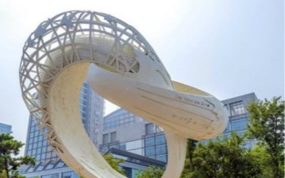 不锈钢镂空圆环雕塑  加强主题公园气氛营造
