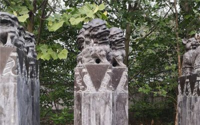 狮子仿古栓马柱，是一种典雅、古风又威武的雕塑。狮子…