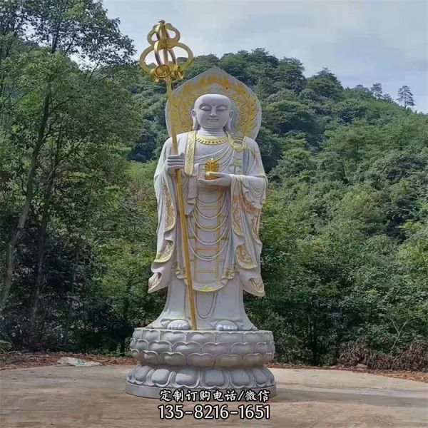 镶金地藏菩萨石雕像