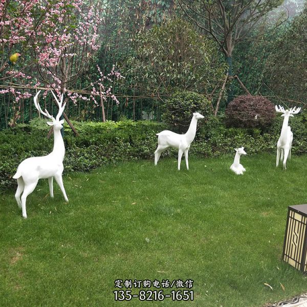 玻璃钢白色鹿雕塑，小区园林草坪动物摆件