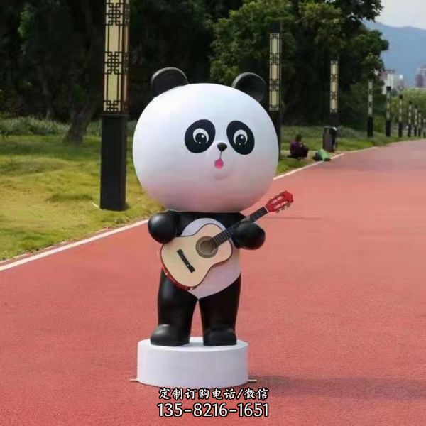 “弹唱的卡通熊猫雕塑”是一件充满创意的雕塑作品，由…
