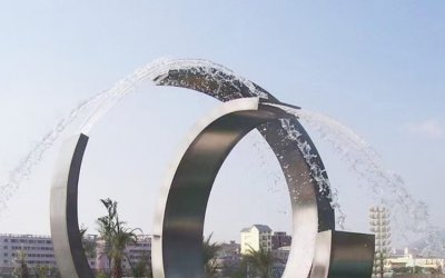 大型圆环水景雕塑，配置在户外广场，是一种高贵而又个…