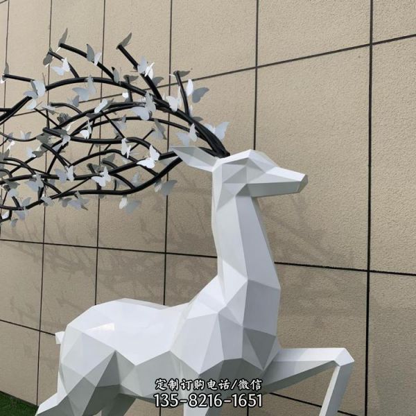 玻璃钢鹿雕塑——给公园广场带来活力