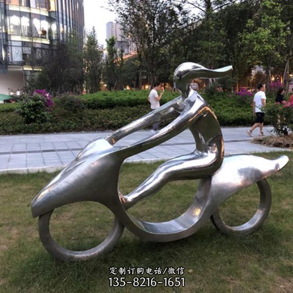 公园草地摆放不锈钢抽象骑车人物雕塑