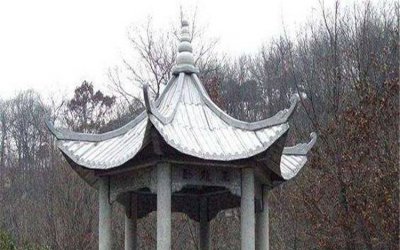 园林景区摆放的青石雕刻休闲凉亭是一种传统的中国文化…