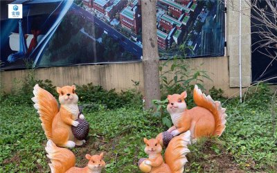 玻璃钢松鼠雕塑，园林小动物摆件