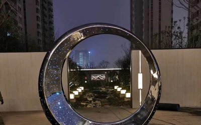 精美设计，超长寿命：不锈钢大型圆形镜面镂空创意环