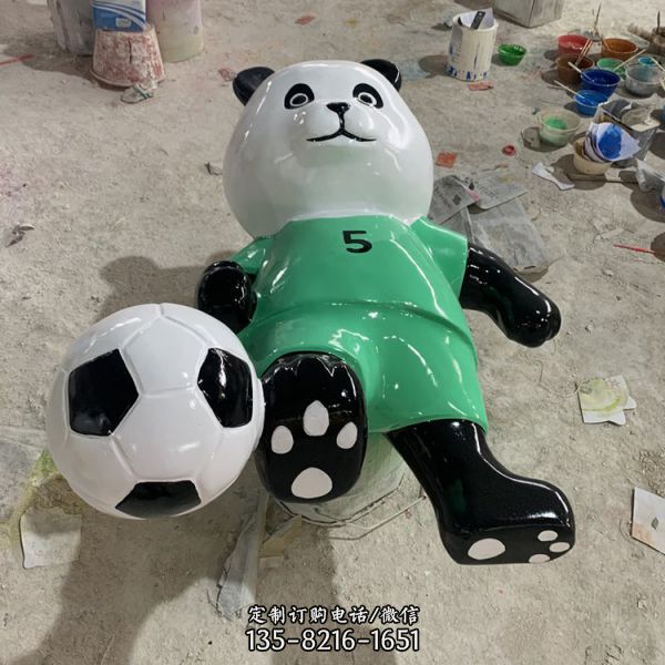 玻璃钢彩绘卡通踢足球熊猫动物雕塑 校园摆件（2）