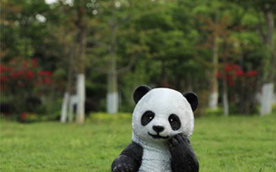 熊猫彩绘玻璃钢雕塑：精美纷呈、传承熊猫文化