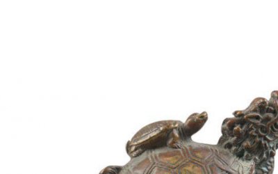 凝固的感恩情缘——母子玻璃钢做旧龙龟雕塑