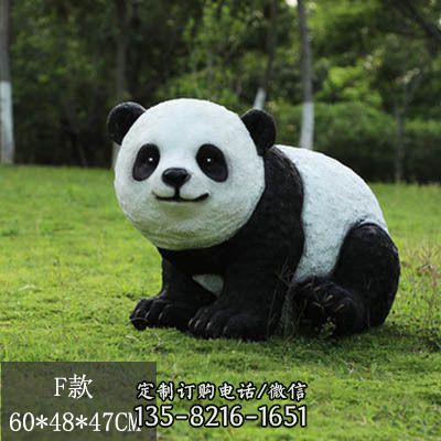 熊猫立体雕塑：为商场学校草坪添彩