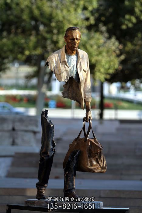 人物雕塑-公园广场创意不锈钢行走拎包的人物雕塑