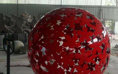 “梦幻之景：红色玻璃钢树叶镂空雕塑”