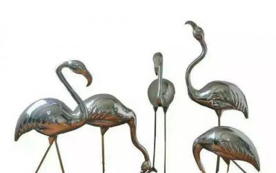 激情火烈鸟是一组精美的不锈钢雕塑，由一群巧手精心打…