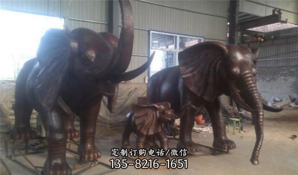公园一家三口铜雕景观大象雕塑