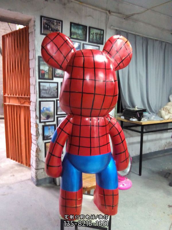 幼儿园彩绘蜘蛛侠玻璃钢熊雕塑