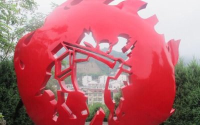 融合创意与美感的玻璃钢镂空球雕塑